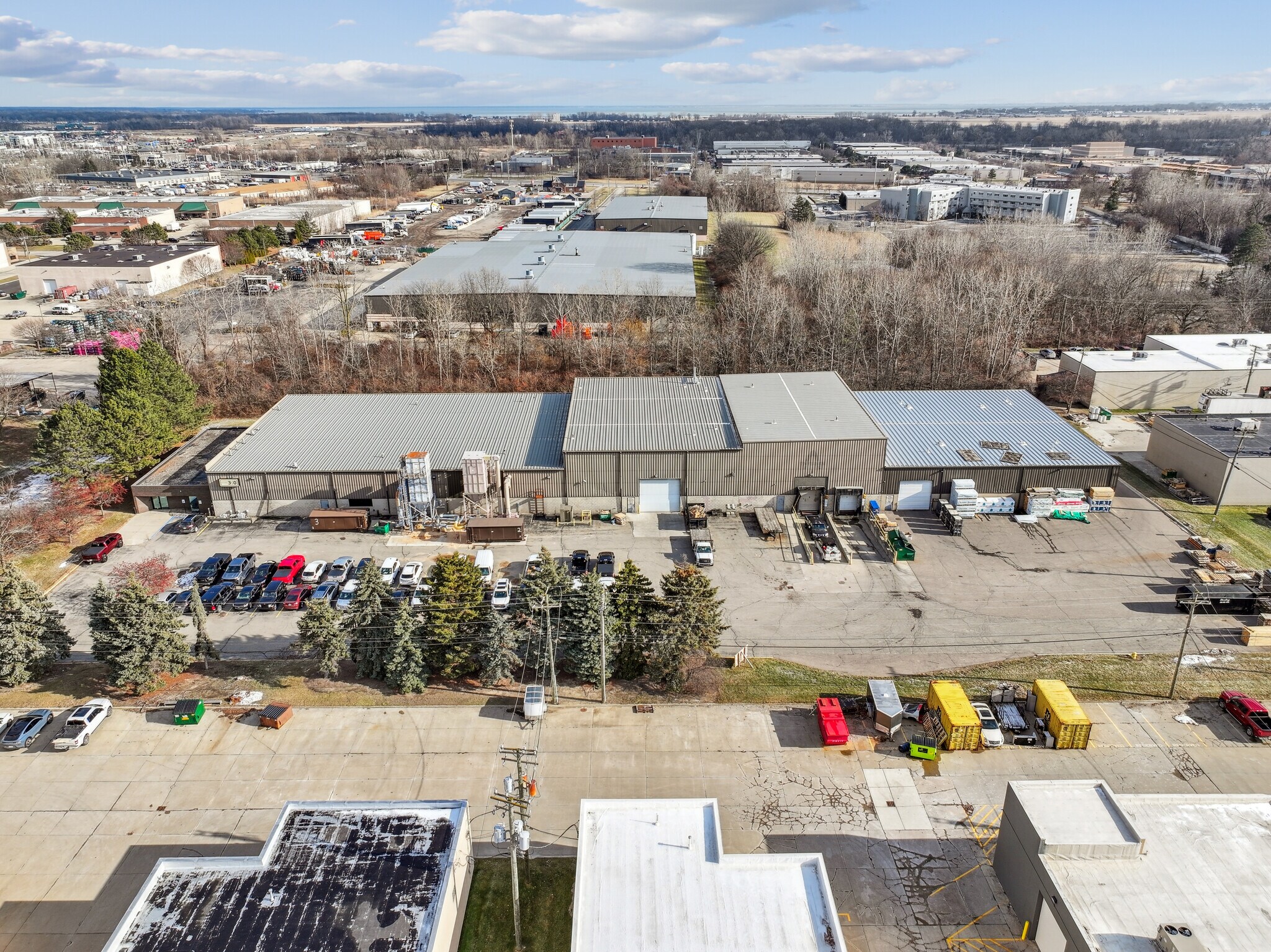 44500 Reynolds Dr, Clinton Township, MI à vendre Photo principale– Image 1 sur 9