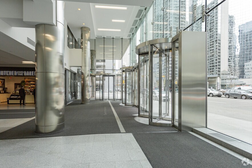 255 5th Ave SW, Calgary, AB à louer - Hall d’entrée – Image 3 sur 16