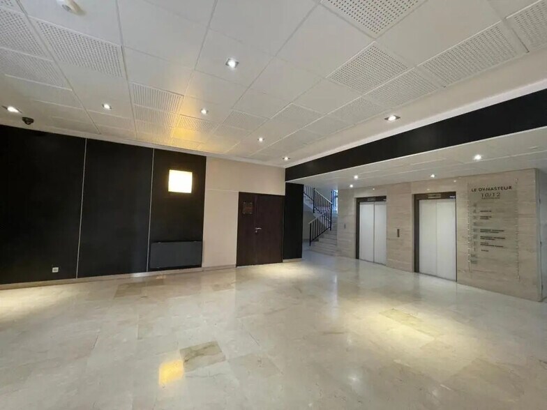 Bureau dans  à louer - Photo de l’immeuble – Image 3 sur 4