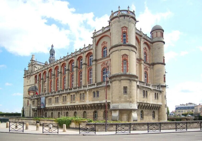 Bureau dans Saint-Germain-en-Laye à louer - Photo de l’immeuble – Image 3 sur 5