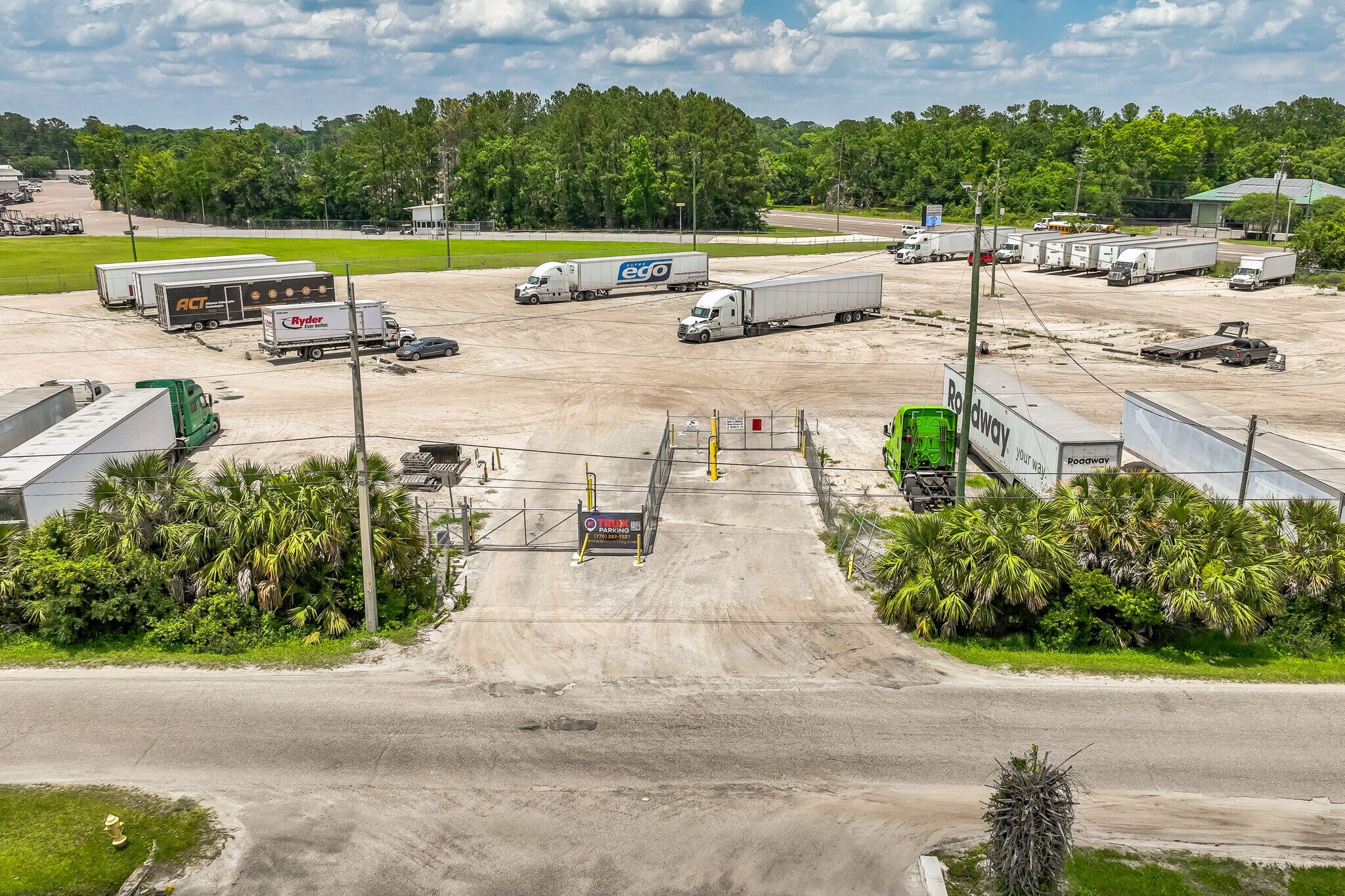 3401 Clifford Ln, Jacksonville, FL à louer Aérien– Image 1 sur 5