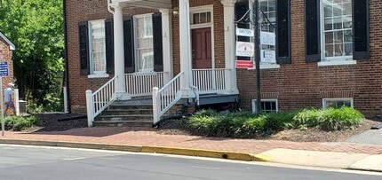 19 E Market St, Leesburg, VA à louer Photo de l’immeuble– Image 2 sur 10