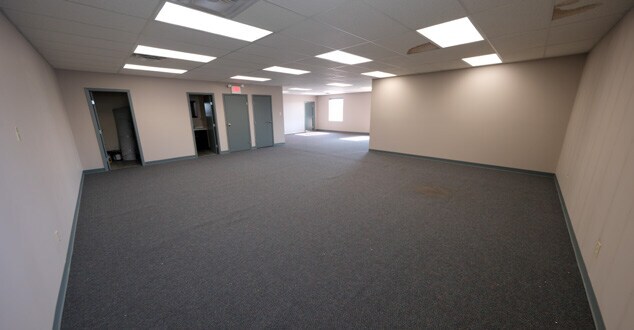 9712-9732 54th Ave NW, Edmonton, AB à louer - Photo intérieure – Image 2 sur 3