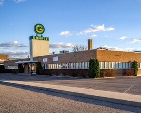 2055 Garrett Way, Pocatello, ID à louer Photo de l’immeuble– Image 2 sur 3