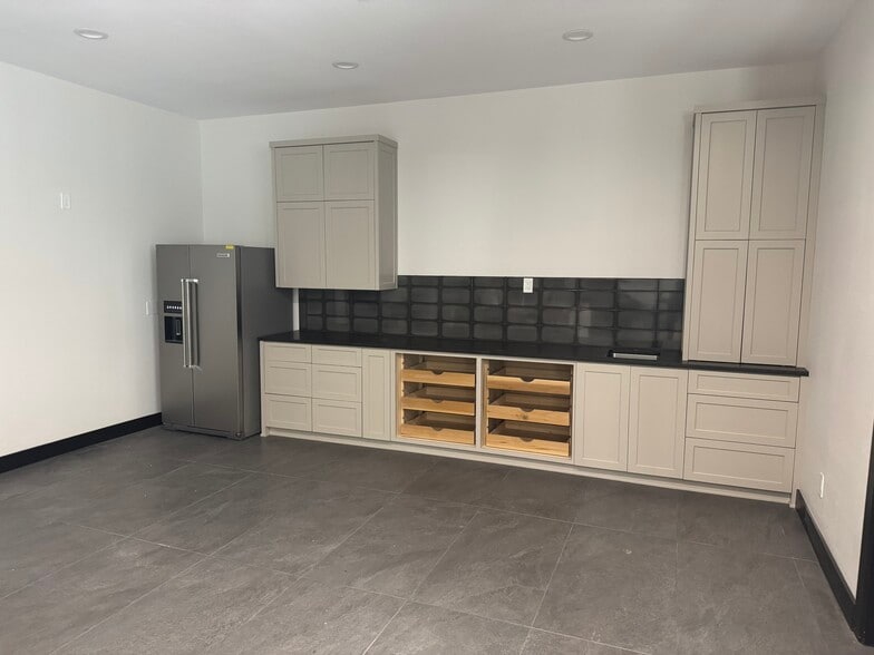 121 W 6th St, Justin, TX à louer - Photo de l’immeuble – Image 2 sur 16