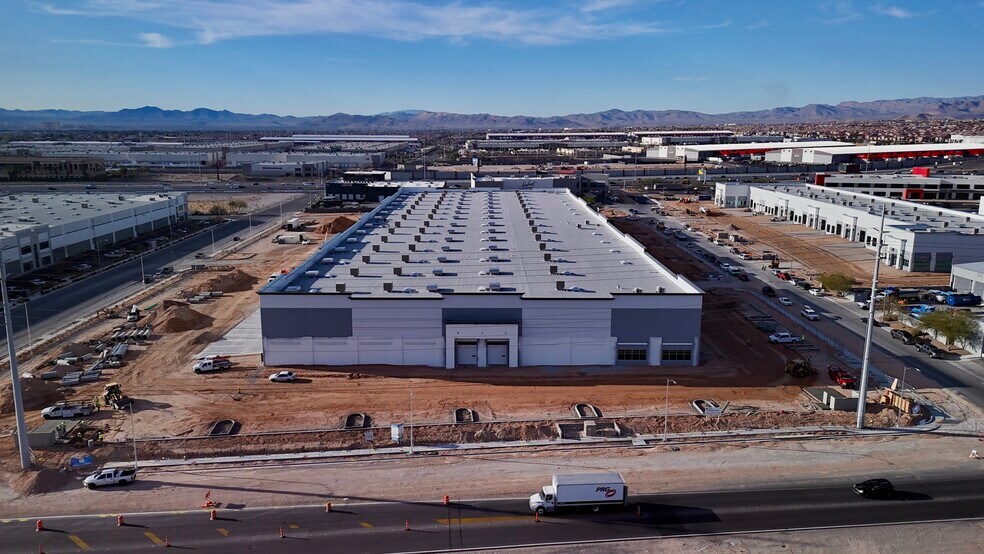 6551 Westwind Rd, Las Vegas, NV à louer - Photo de l’immeuble – Image 3 sur 8