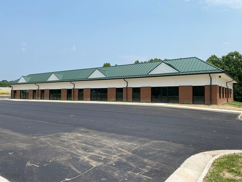 25210 Hofheimer Way, North Dinwiddie, VA à louer - Photo de l’immeuble – Image 3 sur 8