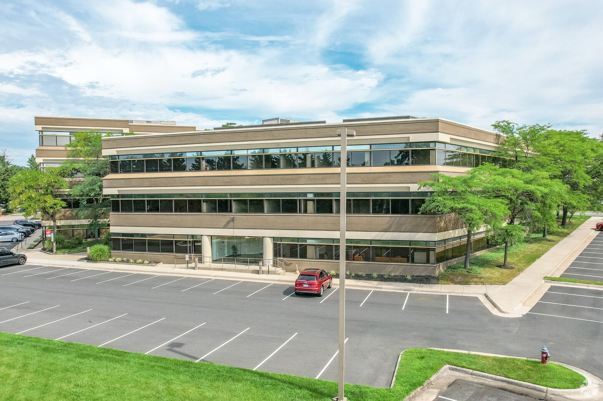 Grove Corporate Plaza Portfolio portefeuille de 2 biens à vendre sur LoopNet.fr Photo principale– Image 1 sur 3