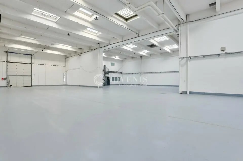 Local d’activités dans Évry-Courcouronnes à louer Photo intérieure– Image 1 sur 6