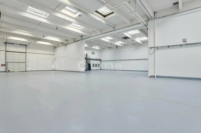 Plus de détails pour Local d'activités à louer