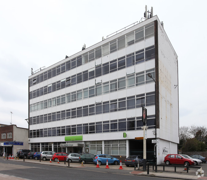 348-352 High St, Sutton à louer - Photo principale – Image 1 sur 3
