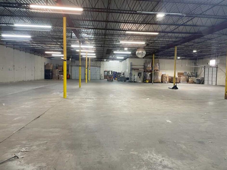 915 S Acme Rd, San Antonio, TX à louer - Photo intérieure – Image 2 sur 6