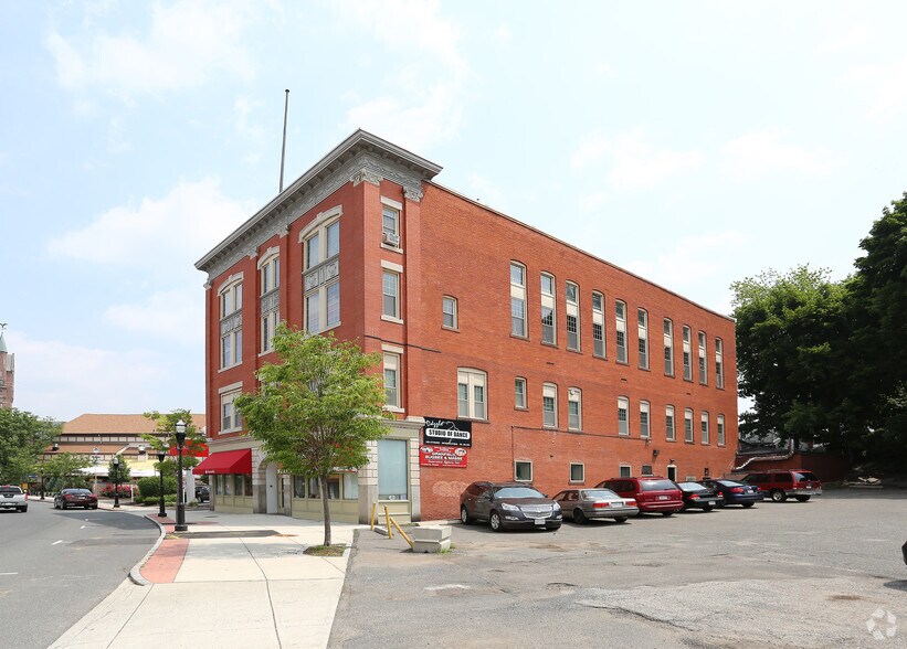 35 Center St, Chicopee, MA à louer - Photo de l’immeuble – Image 2 sur 7