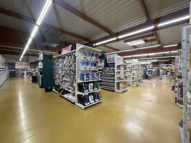 Plus de détails pour Bureau, Local commercial à louer