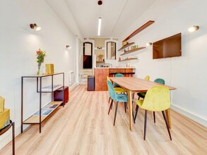 85 Rue D'Amsterdam, Paris à louer Photo intérieure– Image 1 sur 12