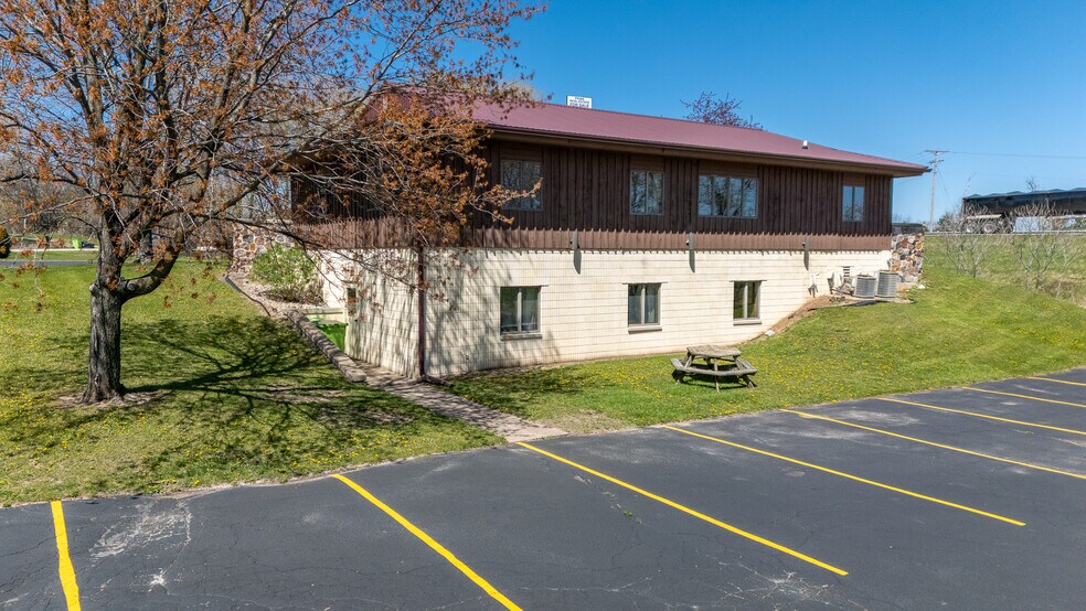 E3440 S Appletree Ln, Waupaca, WI à vendre - Photo de l’immeuble – Image 3 sur 9