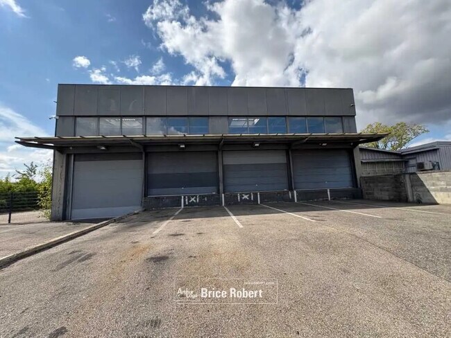 Plus de détails pour Local d'activités à louer