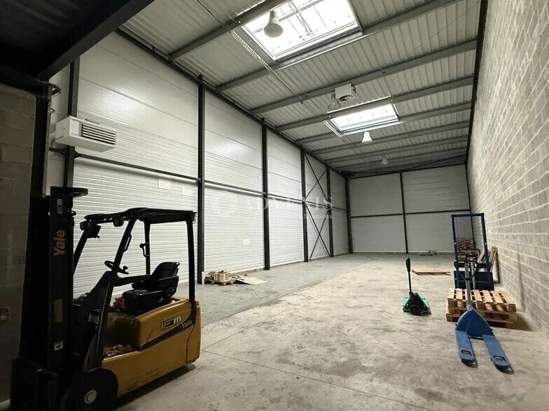 Local d’activités dans Bussy-Saint-Georges à louer - Photo de l’immeuble – Image 1 sur 5