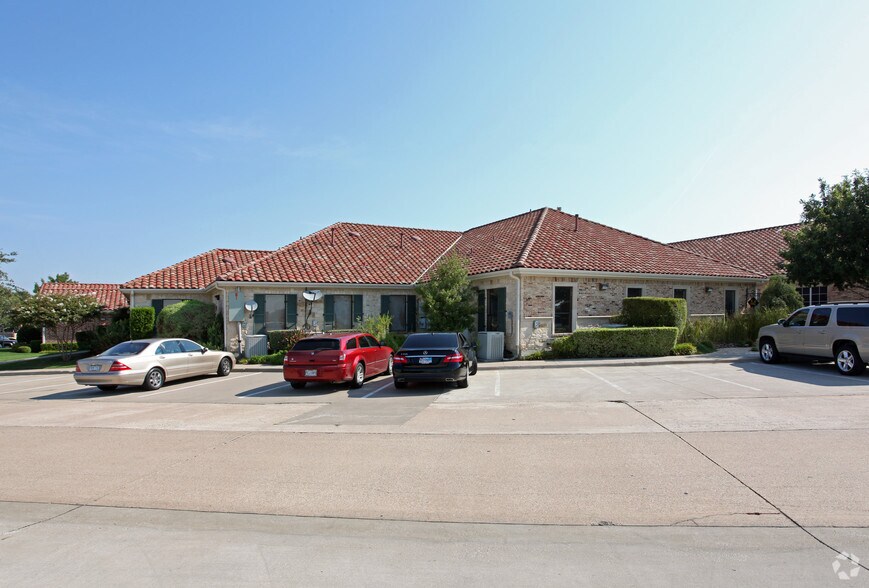 1320 Village Creek Dr, Plano, TX à vendre - Photo de l’immeuble – Image 2 sur 12