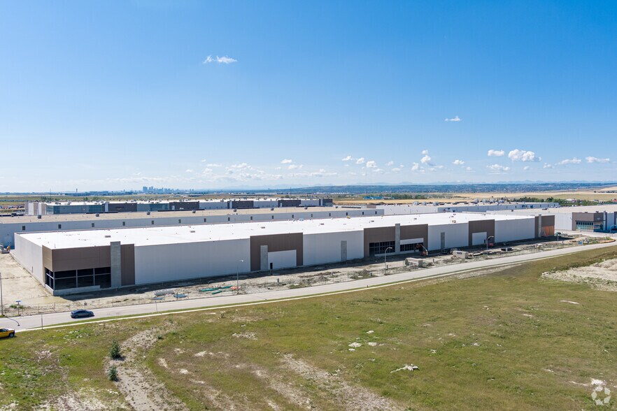 293029 James Way, Rocky View No 44, AB à louer - Photo de l’immeuble – Image 3 sur 12