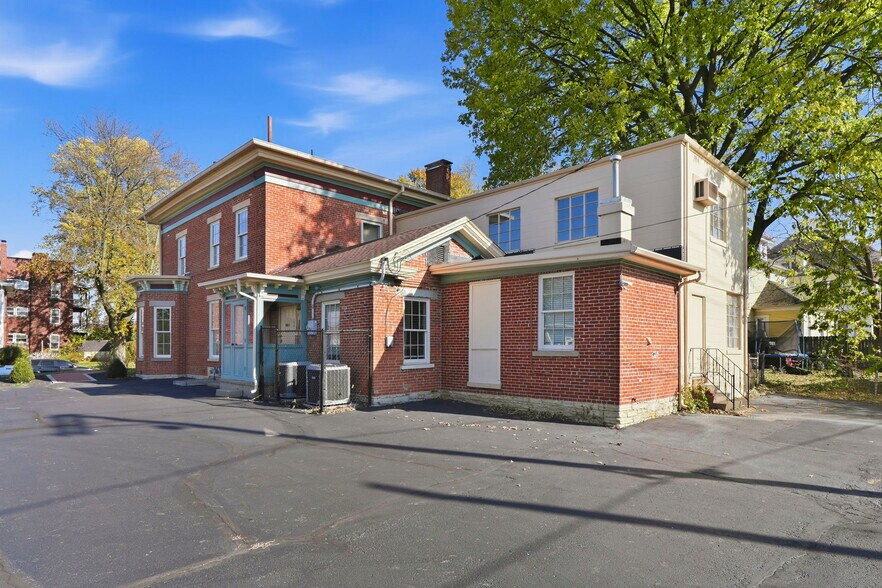 607 E Charles St, Muncie, IN à vendre - Photo de l’immeuble – Image 2 sur 30