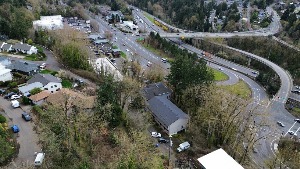 946 SW Caldew Dr, Portland, OR à vendre - Photo principale – Image 2 sur 10