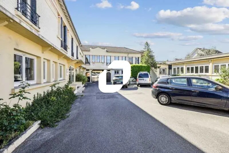 Bureau dans Nanterre à louer - Photo de l’immeuble – Image 2 sur 16