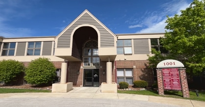 1001 W Glen Oaks Ln, Mequon, WI à louer - Vidéo sur l’annonce professionnelle 
