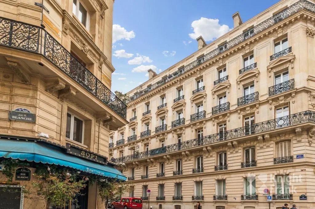2 Rue Jean-Baptiste Pigalle, Paris à louer Photo de l’immeuble– Image 1 sur 10