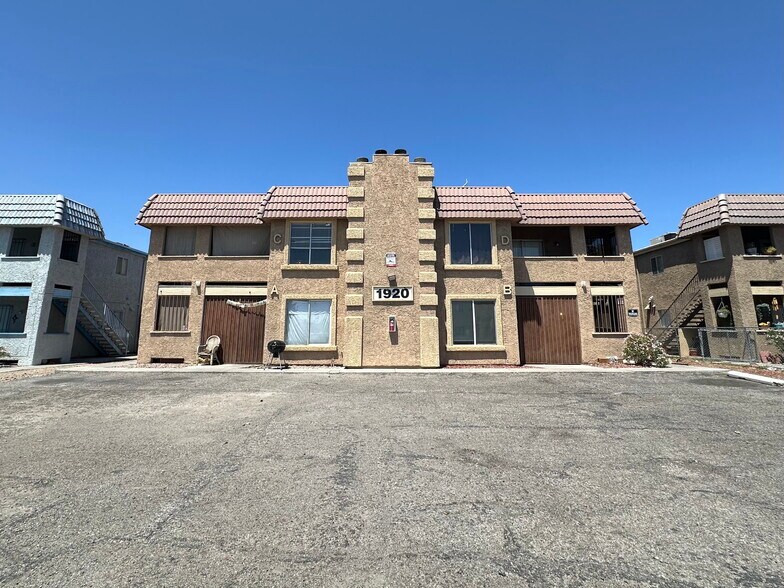 1920 Lirio Way, Las Vegas, NV à vendre - Photo de l’immeuble – Image 1 sur 13