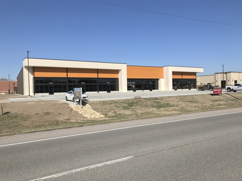 NWC 33rd & Ridge Rd., Wichita, KS à louer - Photo de l’immeuble – Image 1 sur 5