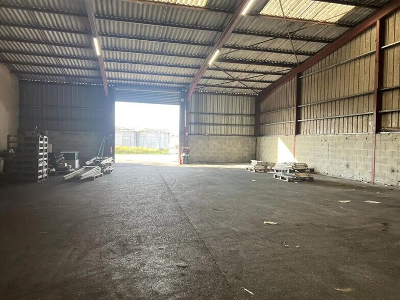 Local d'activités dans Roussillon à vendre - Photo de l’immeuble – Image 2 sur 5