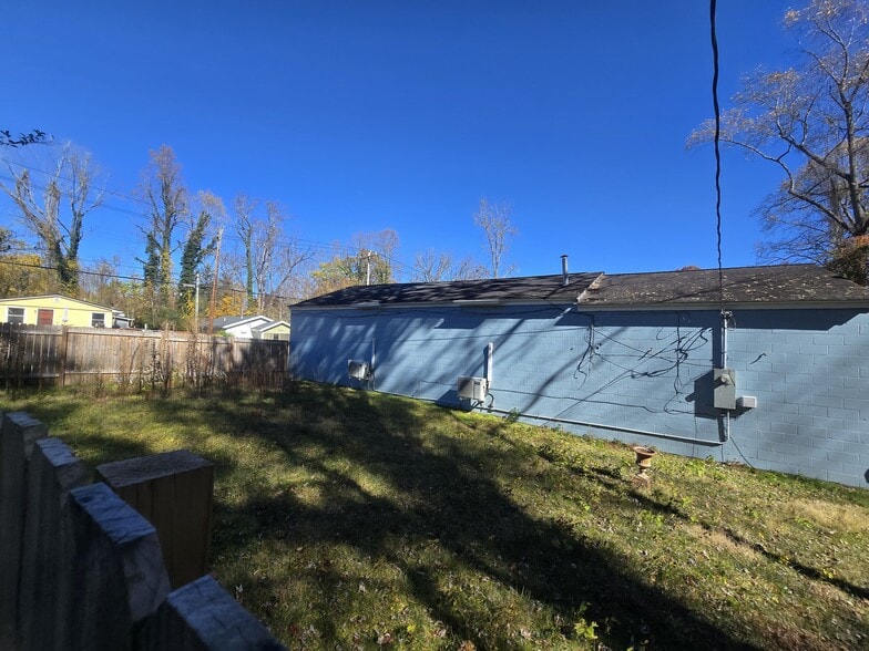 726 1st Ave W, Hendersonville, NC à vendre - Photo de l’immeuble – Image 3 sur 16