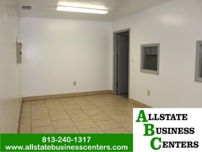 13215 N Nebraska Ave, Tampa, FL à louer Photo intérieure– Image 2 sur 5