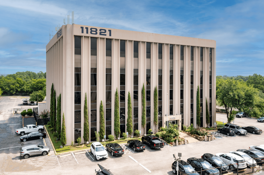 11821 E I-10 Fwy, Houston, TX à louer - Photo de l’immeuble – Image 1 sur 3
