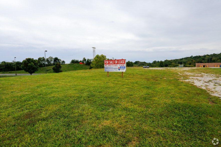 960 Lauren Christian Dr, Barboursville, WV à louer - Photo de l’immeuble – Image 2 sur 2