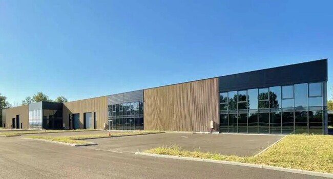 Plus de détails pour Local d'activités à louer