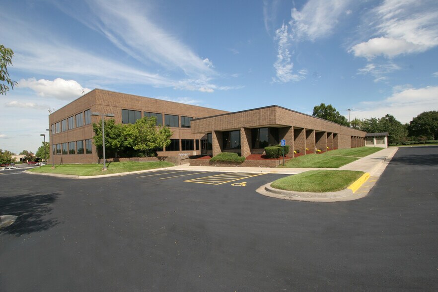 10310 W 84th Ter, Lenexa, KS à vendre - Photo de l’immeuble – Image 3 sur 5