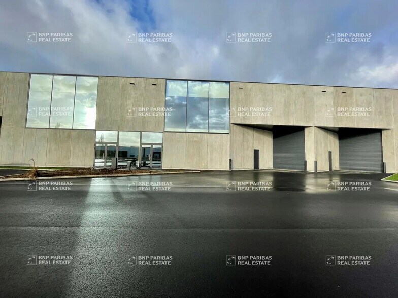 Local d’activités dans Seclin à louer - Photo de l’immeuble – Image 2 sur 14