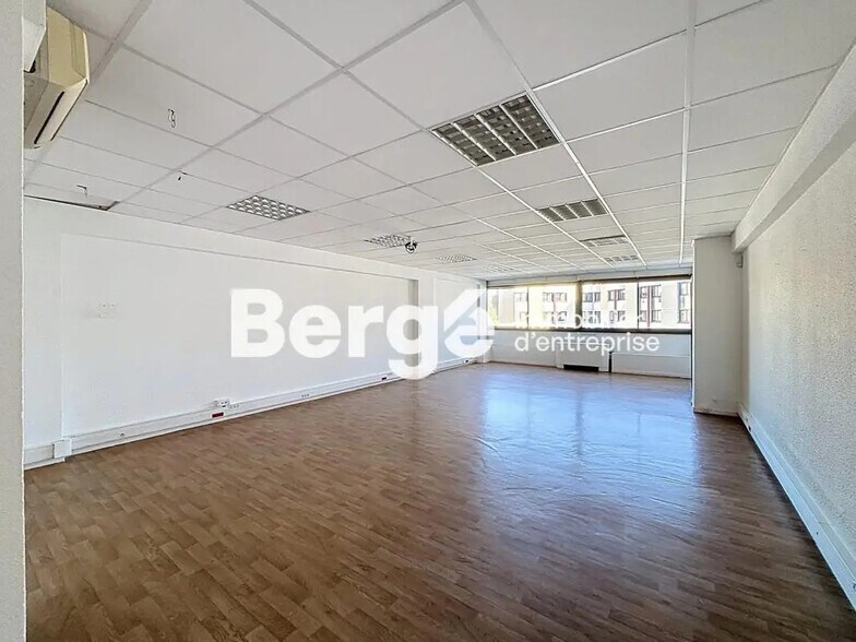 Bureau dans Saint-Laurent-du-Var à louer - Photo intérieure – Image 3 sur 7