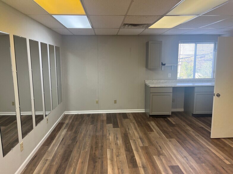 8221-8237 E Washington St, Chagrin Falls, OH à louer - Photo de l’immeuble – Image 3 sur 6