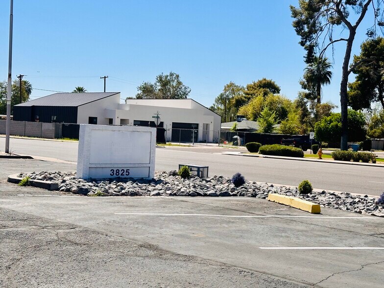 3825 N 24th St, Phoenix, AZ à louer - Photo de l’immeuble – Image 3 sur 5