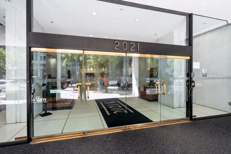 2021 K St NW, Washington, DC à louer - Photo de l’immeuble – Image 3 sur 7