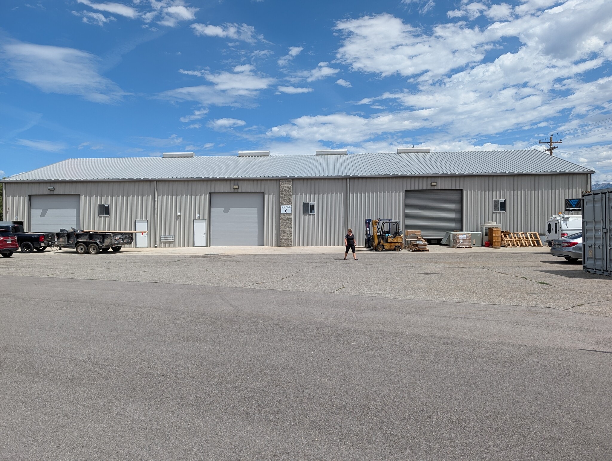 4133 W Farm Rd, West Jordan, UT à louer Photo de l’immeuble– Image 1 sur 1