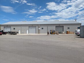 4133 W Farm Rd, West Jordan, UT à louer Photo de l’immeuble– Image 1 sur 1