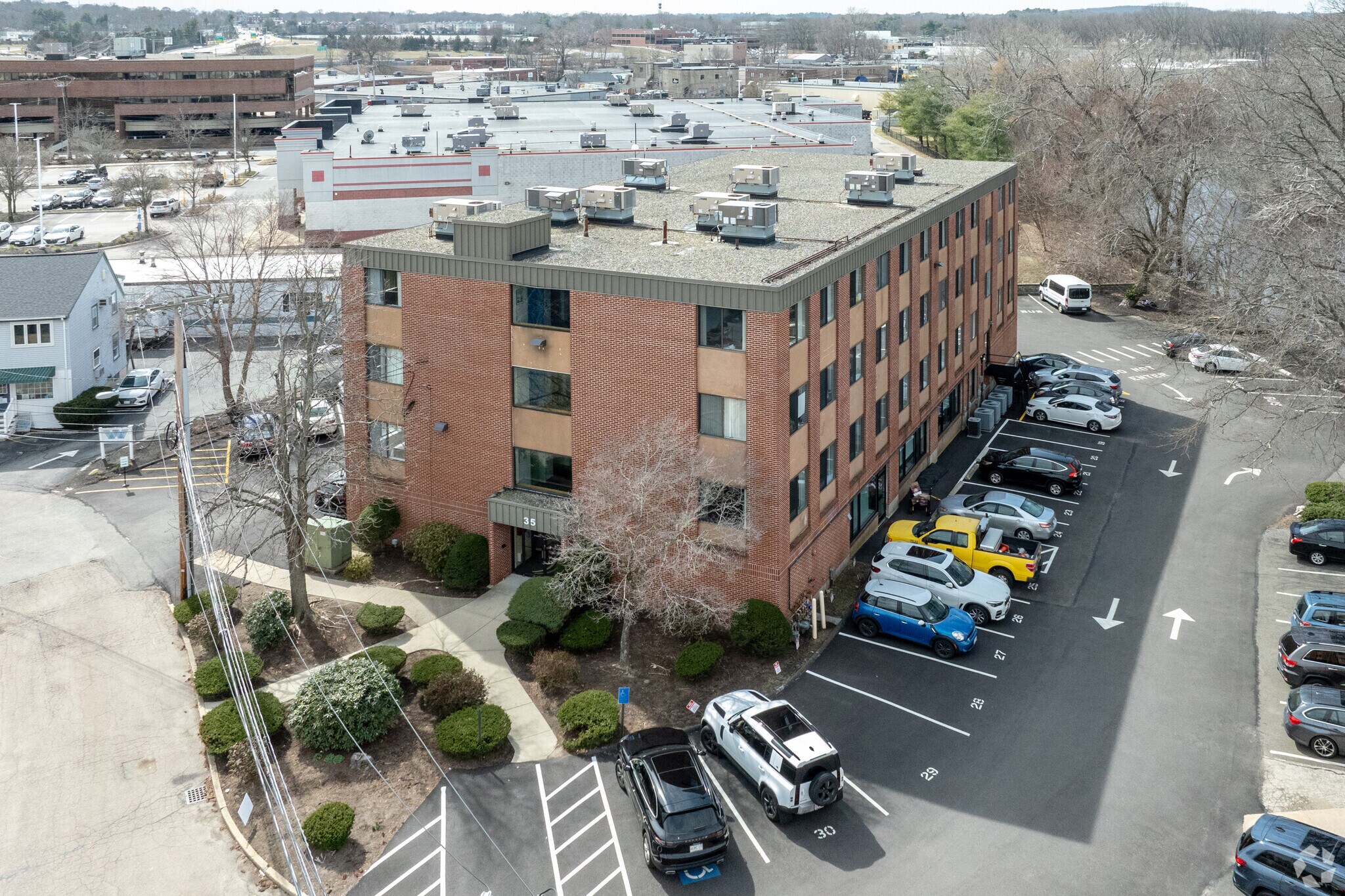 35 Highland Cir, Needham, MA à louer Photo principale– Image 1 sur 9