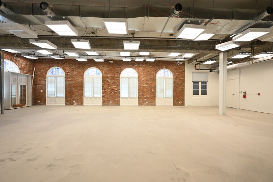 240 Royal St, New Orleans, LA à louer - Photo de l’immeuble – Image 3 sur 13