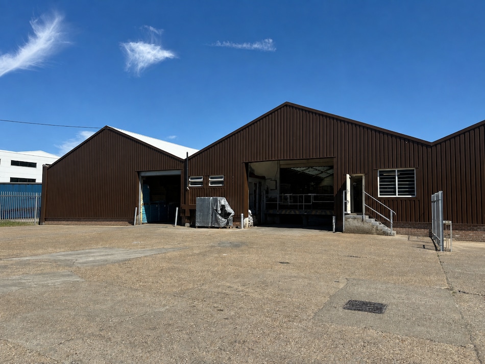 62-70 Fowler Rd, Ilford, LND IG6 3UT - Lot 8 - - Photo intérieure - Image 1 of 2