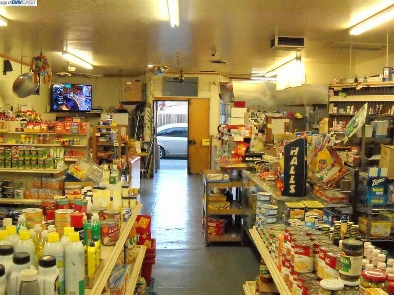 2701 E 9th St, Oakland, CA à vendre - Photo de l’immeuble – Image 3 sur 7