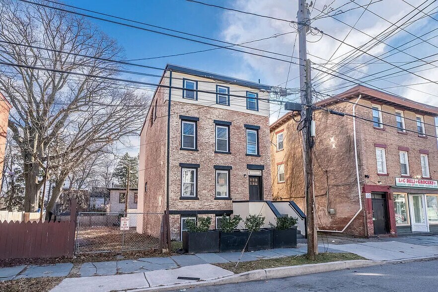 364 Liberty St, Newburgh, NY à vendre - Photo de l’immeuble – Image 2 sur 7